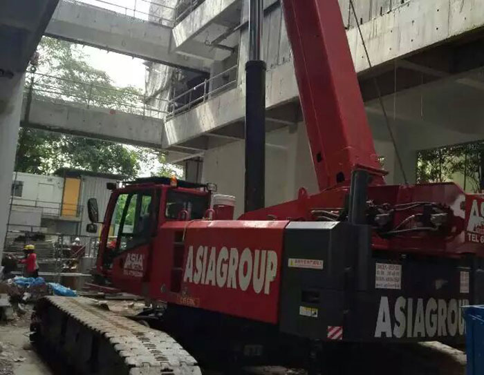 HDTC55, HDTC90 telescopic crawler crane products in Singapore, Malaysia and other municipal construction site